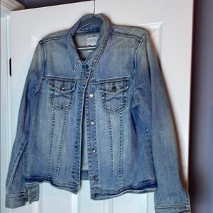 Old Navy Blue Jean Jacket with Classic Design and Standard Fit